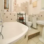 In Private Estate,shared Pool,parking,3km To Ponte Vecchio Firenze