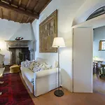 Villa In Private Estate,shared Pool,parking,3km To Ponte Vecchio