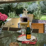 In Private Estate,shared Pool,parking,3km To Ponte Vecchio Firenze