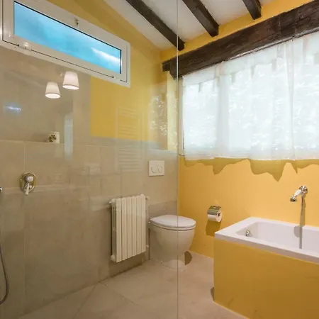 In Private Estate,shared Pool,parking,3km To Ponte Vecchio Willa
