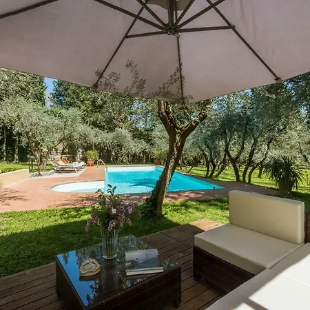 Willa In Private Estate,shared Pool,parking,3km To Ponte Vecchio *