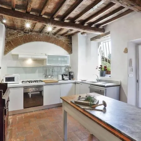 In Private Estate,shared Pool,parking,3km To Ponte Vecchio Villa *