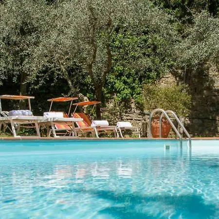 In Private Estate,shared Pool,parking,3km To Ponte Vecchio Villa