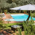 In Private Estate,shared Pool,parking,3km To Ponte Vecchio Villa
