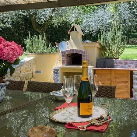 In Private Estate,shared Pool,parking,3km To Ponte Vecchio Florencia