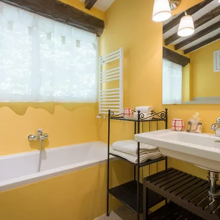 Villa In Private Estate,shared Pool,parking,3km To Ponte Vecchio Florencia